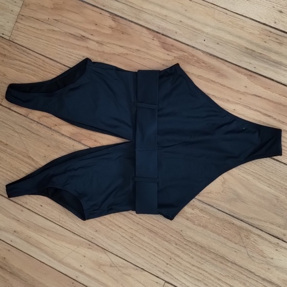 NWOT Black one piece swimsuit, plunge neckline, belted waistline, high on hip - Picture 9 of 12